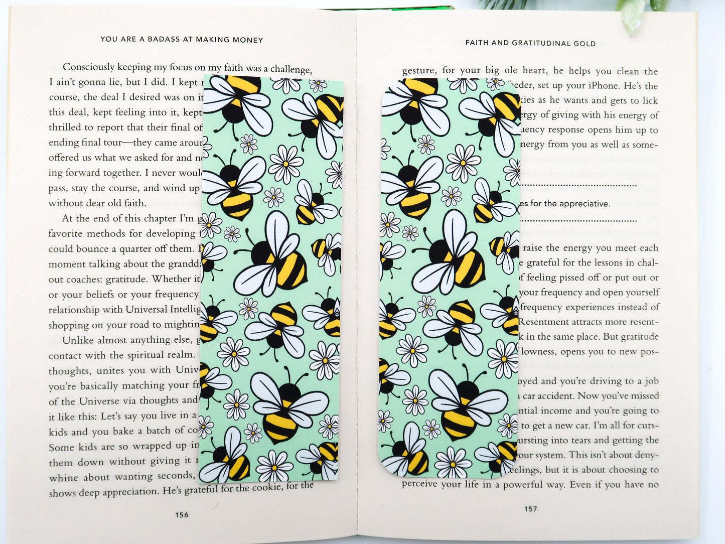 CLEARANCE - Pale Green Bee and Daisy Bookmark